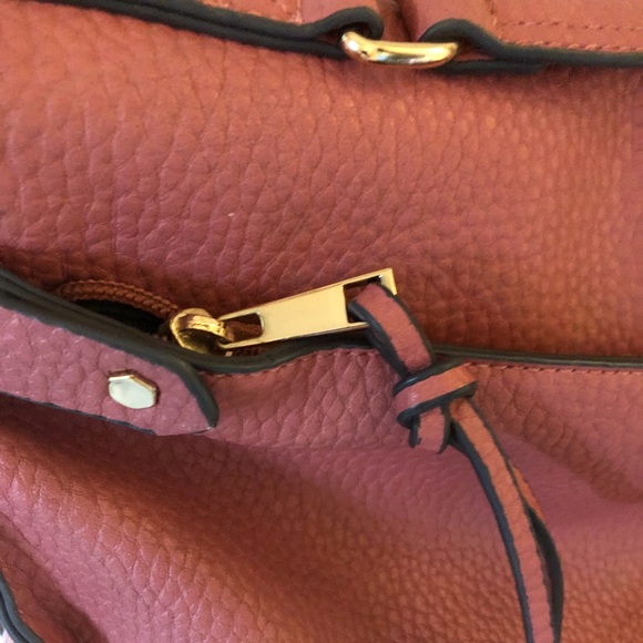 Pink faux leather cross body purse - Picture 5 of 6